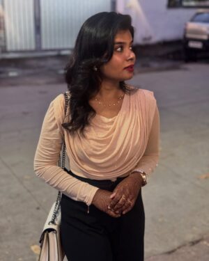 Aarthi Chandran Instagram - Wrapped in Happiness ✨🥹🧿
top by @burgundybae.in 
necklace by @shopinindia.co