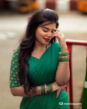 Aarthi Chandran Instagram - Una naan thaalattuvenae manakootula 💚 Birthday 2k25 🎂
📸 by @g3_photography @gopi_mounishwaran 

#photoshoot #birthday #mableaarthi