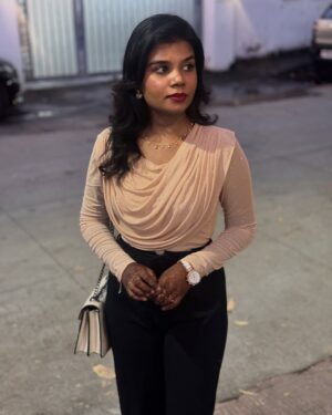 Aarthi Chandran Instagram - Wrapped in Happiness ✨🥹🧿
top by @burgundybae.in 
necklace by @shopinindia.co