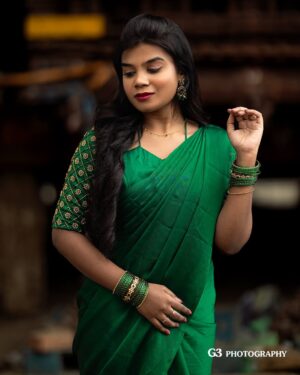 Aarthi Chandran Instagram - Una naan thaalattuvenae manakootula 💚 Birthday 2k25 🎂
📸 by @g3_photography @gopi_mounishwaran 

#photoshoot #birthday #mableaarthi