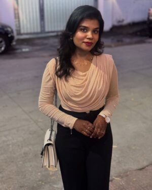 Aarthi Chandran Instagram - Wrapped in Happiness ✨🥹🧿
top by @burgundybae.in 
necklace by @shopinindia.co