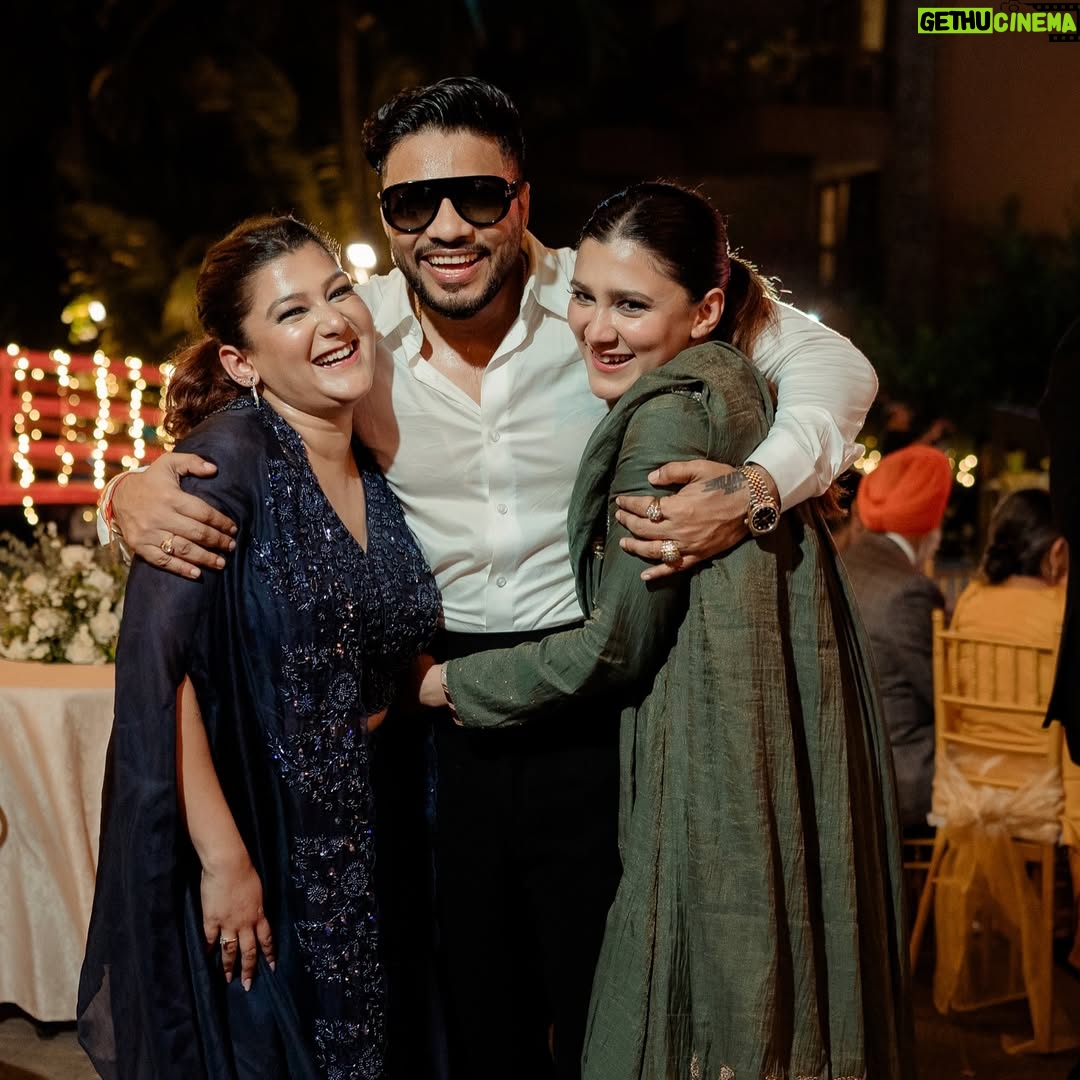 Aastha Gill - 72.8K Likes - Seems like the official pictures are telling a better story! So so happy to be a part of the celebration of such a wholesome love story!
📸 @cinelove.official