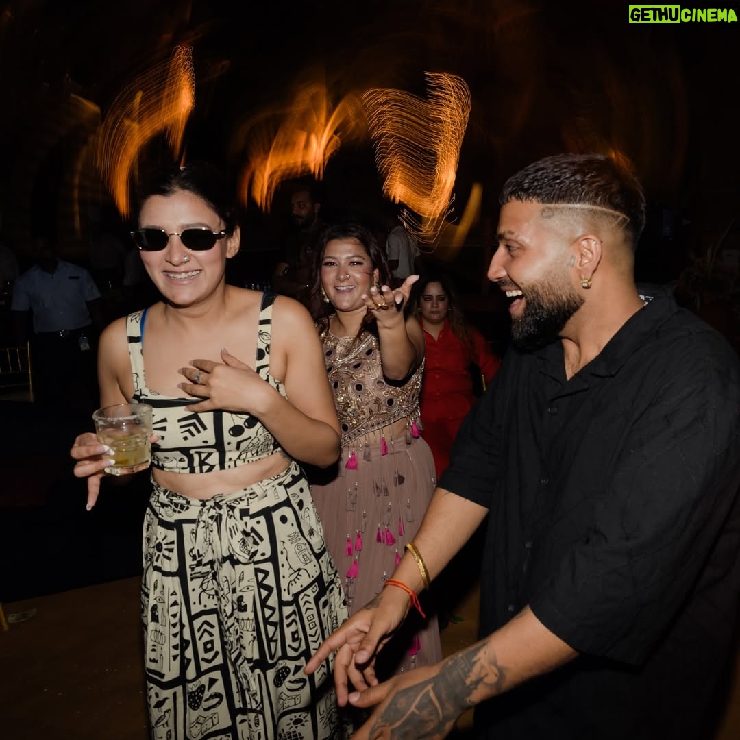 Aastha Gill - 72.8K Likes - Seems like the official pictures are telling a better story! So so happy to be a part of the celebration of such a wholesome love story!
📸 @cinelove.official