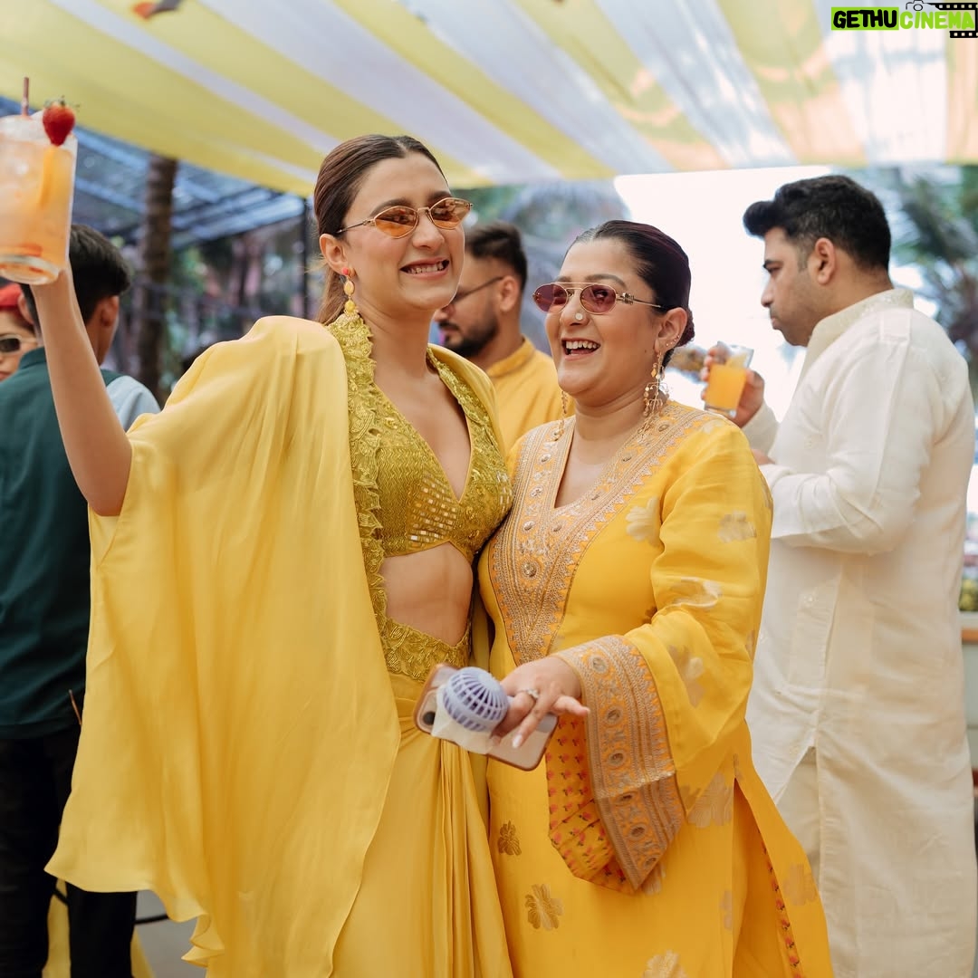 Aastha Gill - 72.8K Likes - Seems like the official pictures are telling a better story! So so happy to be a part of the celebration of such a wholesome love story!
📸 @cinelove.official