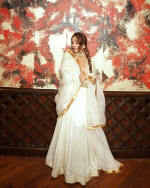 Aastha Sharma Instagram - Like a painting ❤️ @malaikaaroraofficial for Holi in 

Outfit @surilyg 
Jewellery @ishhaara via 
@ascend.rohank
Hair @hairstylist_madhav2.0
Make up @reshmaamerchant 
Styled by @aasthasharma @reannmoradian @iammanisha 
Images by @ishanzaka 
Managed by @naureen.abdullah