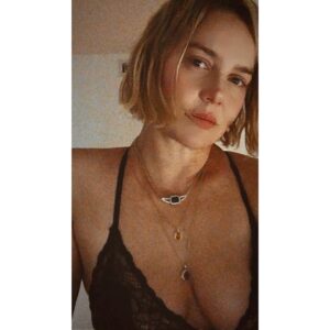Abbie Cornish Instagram - Wearing @lovecerverejewelry 🖤✨