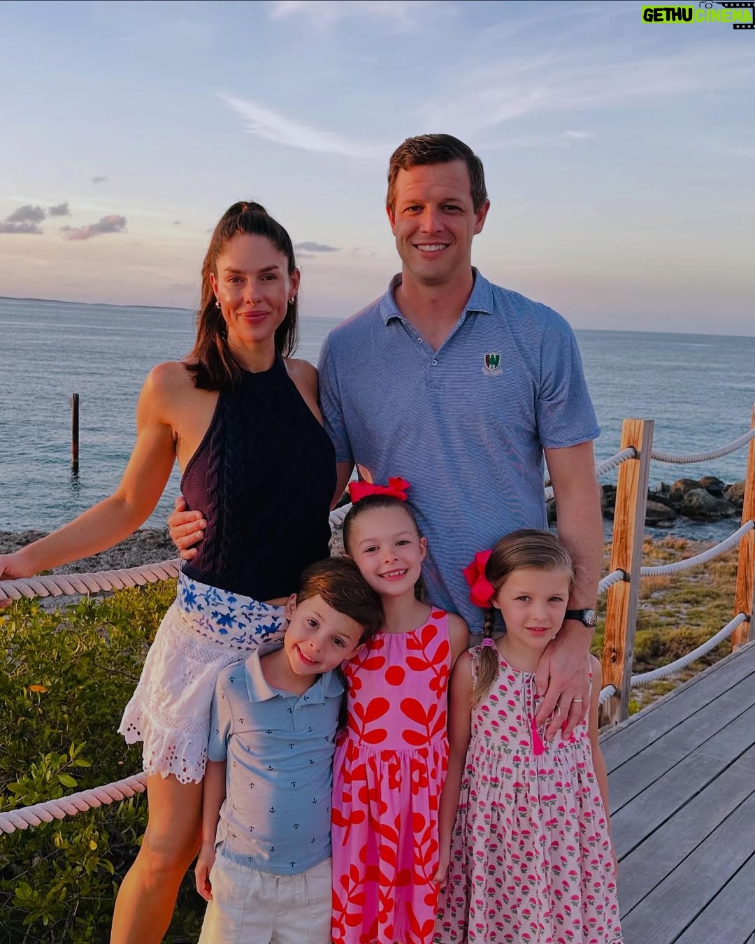 Abby Huntsman - 2K Likes - 🏖️ 🌅 🌴 oh how we will miss you