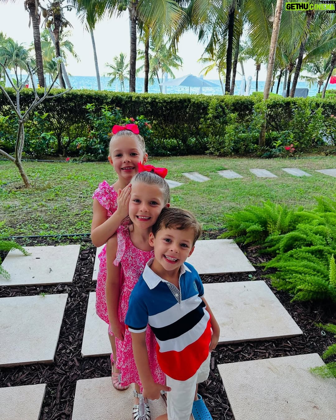 Abby Huntsman - 2K Likes - 🏖️ 🌅 🌴 oh how we will miss you