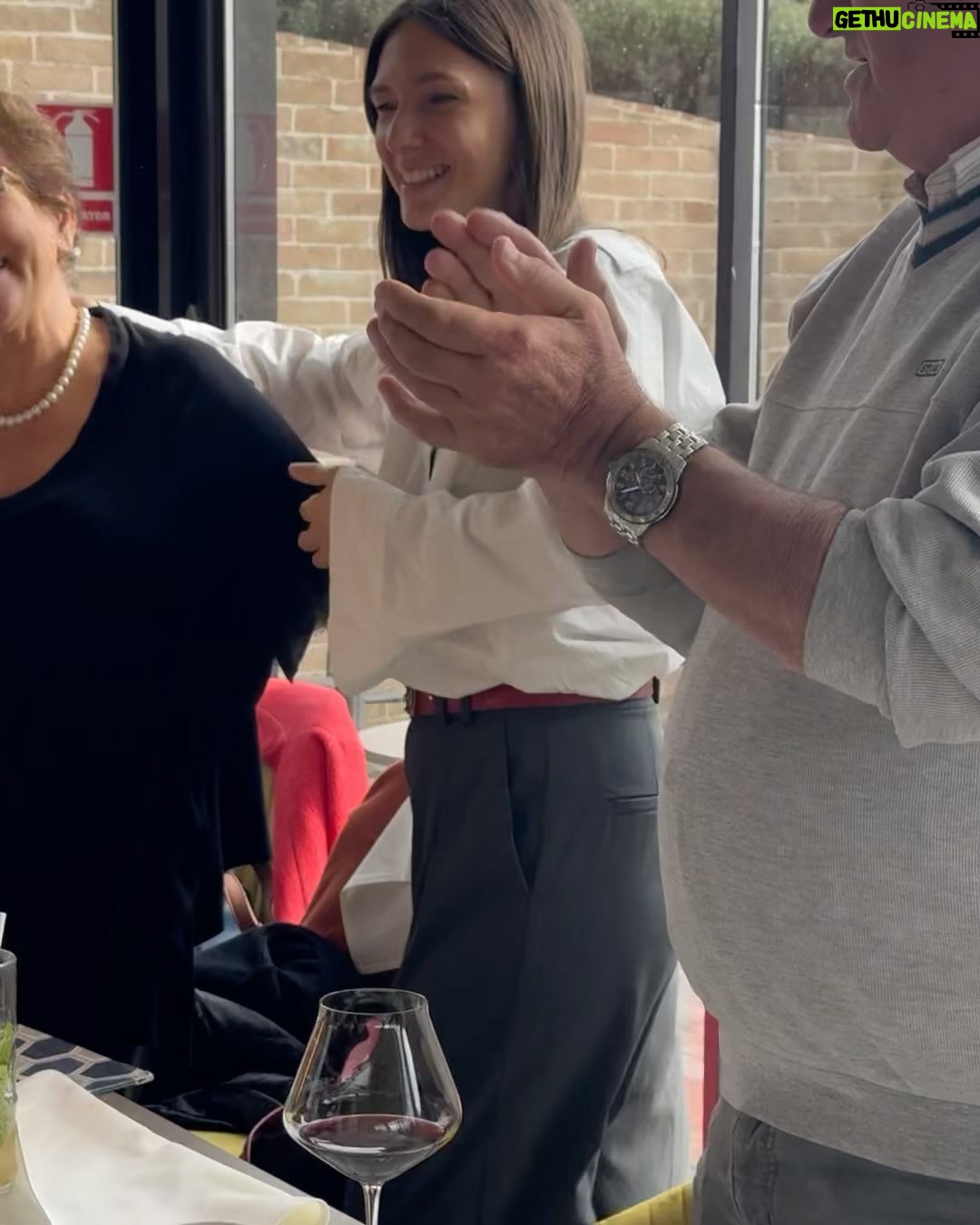 Adela Popescu - 36.7K Likes - 70 ea, 38 eu.
70 de ani de cand s-a nascut si 38 de cand a decis sa imi arate ca viata e un loc sigur, frumos, magic, in care familia e cea mai importanta.
Credinte ce au ajuns sa ma defineasca.
La multi ani, eroina noastra! ❤️
@doinapopescu