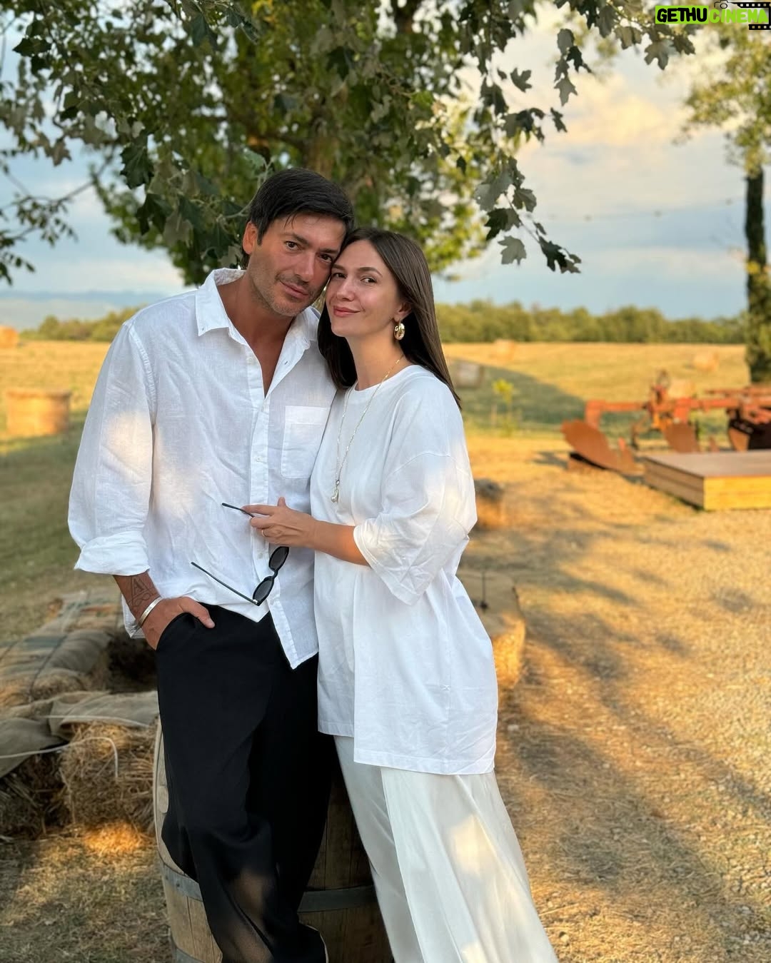 Adela Popescu - 101.6K Likes - Mai ZEN de atat chiar nu ar fi putut sa fie vacanta asta. ❤️
#micutagarsoniera #fallingforfodor #mariasigina