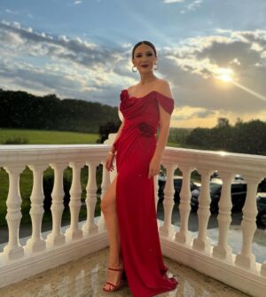 Adela Popescu Instagram - Casa de piatra, @annnaheart si @daniel.pavel.8 ! Ce seara frumoasa! ❤️

Rochie: @anaradu.official 
Costum: @neculaistanciu