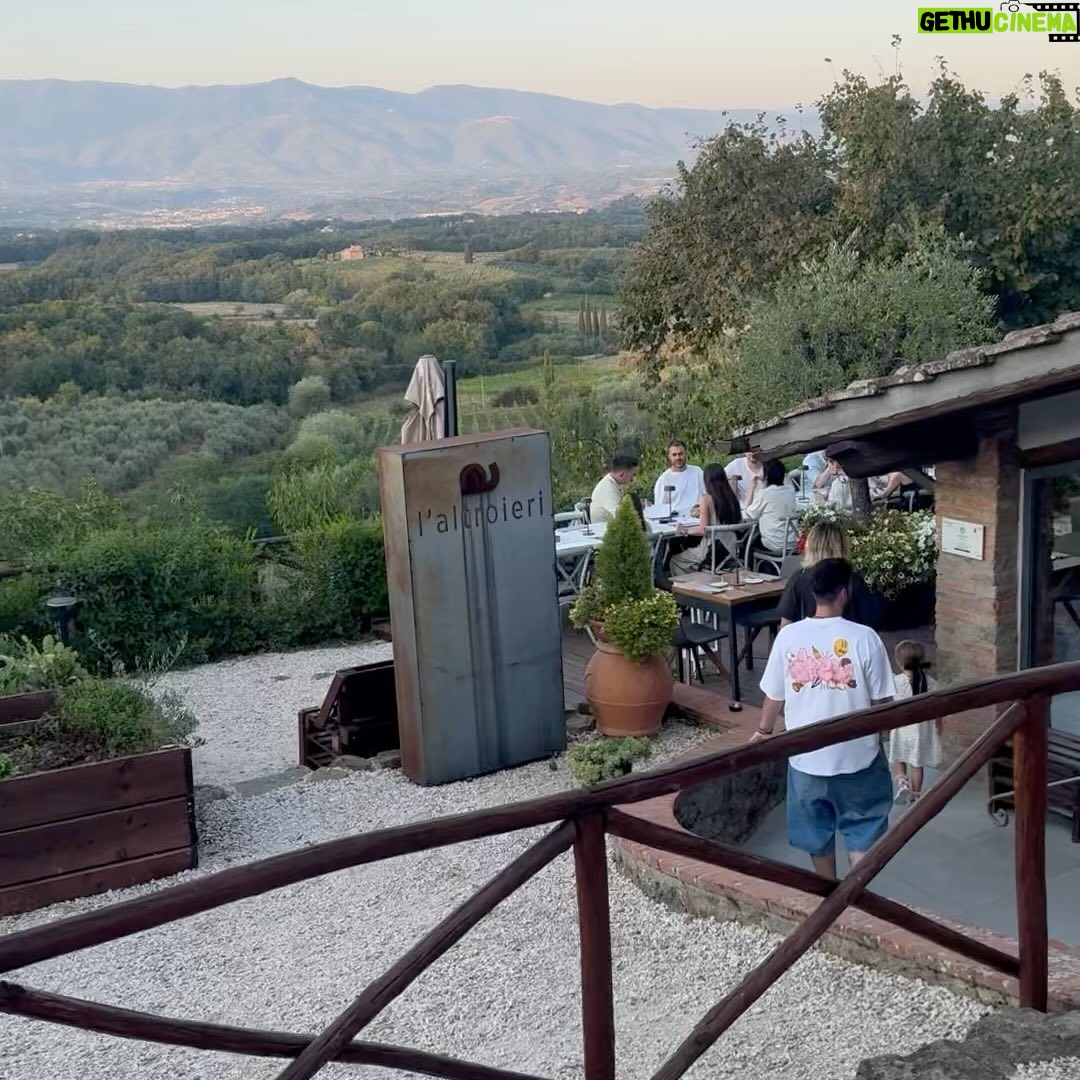 Adela Popescu - 72.6K Likes - Vacanta parintilor. ❤️
#toscana #italia #maidanedoamne :)