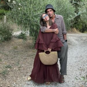 Adela Popescu Instagram - Vacanta parintilor. ❤️
#toscana #italia #maidanedoamne :)