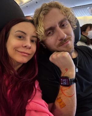 Adeline Chetail Instagram - Le mois de Mars n’est pas de tout repos ! 

- Japan Expo Sud   passage éclair à Montpellier 🩵
- Nouvelle collection Hayami bientôt en ligne 🌸
- Notre nouvelle vie avec un chiot/renard 🦊
- Sabrina Carpenter grâce à @meta merci encore ! ☕️ 
- Studio studio studio ! Plein de nouveaux projets voix 🎙️ 
- Des changements à La Bulle (le studio de Sora) 🫧 
- Départ pour 2 semaines à Tokyo ! ✈️