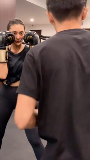 Adinda Cresheilla Instagram - One of the hardest exercise for me to do. But im always up for new challenges🤓🥊
