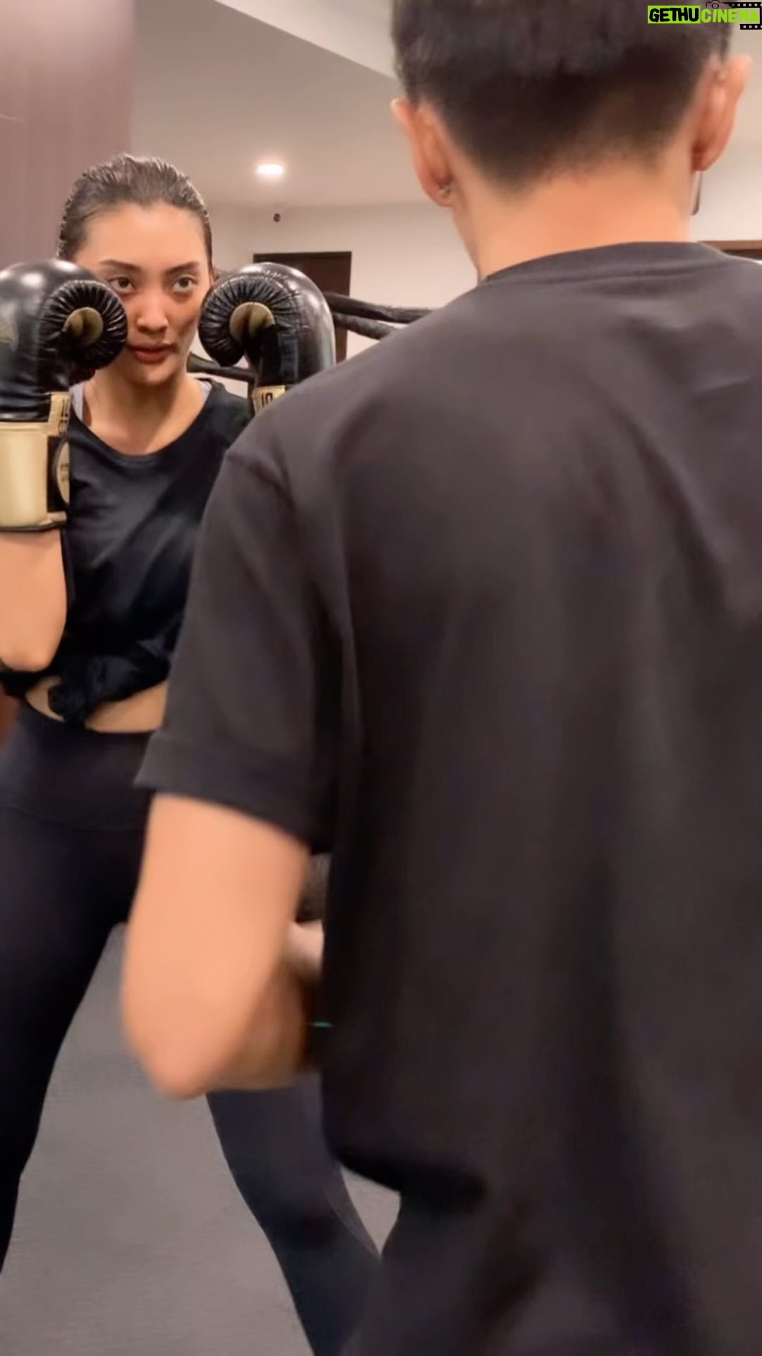 Adinda Cresheilla - 3 Likes - One of the hardest exercise for me to do. But im always up for new challenges🤓🥊