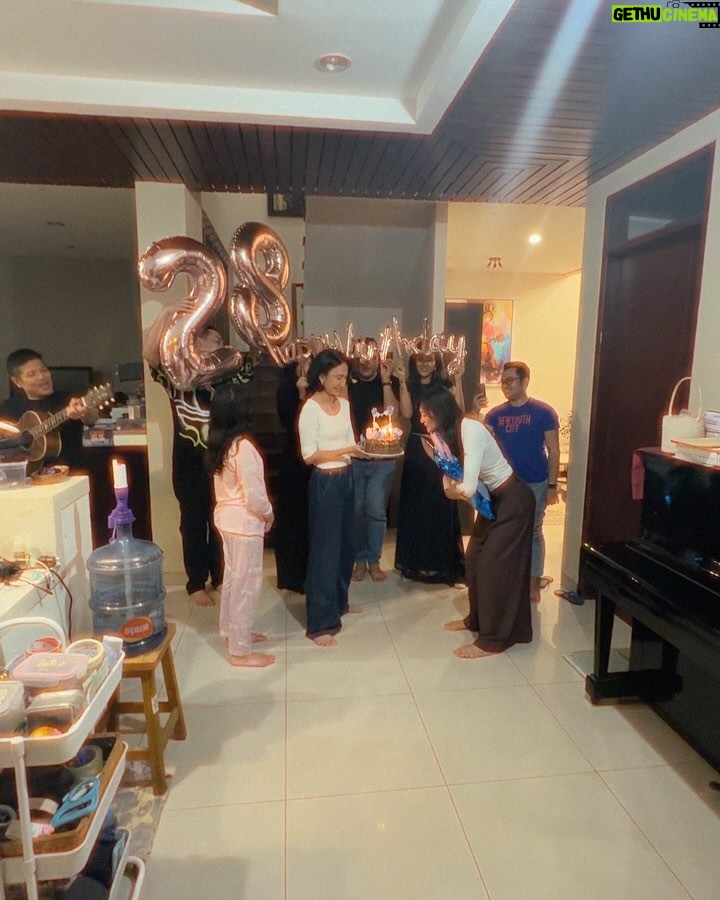 Adinda Cresheilla - 3 Likes - Rumah Sawo dan kenangan indahnya..🌹
Mungkin belum banyak yang paham kalau dulu aku selalu merasa dirayakan sewaktu ada ibu. Dengan segala caranya membuatku merasa dicintai, cukup dan utuh di hari ulang tahunku. Thank you for making me feel loved @artikasaridevi @baimguitar @zoeibrahim_ @erik.akmal @bambimbumbembom @just_yhendi @sophiekirana @tatajuliastrid ❤️