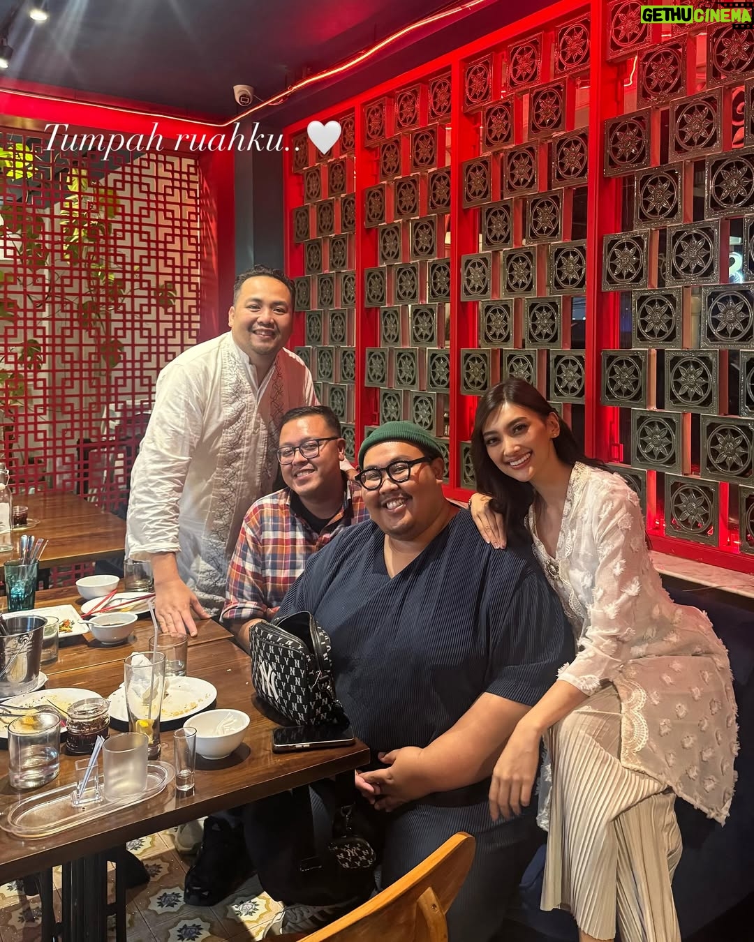 Adinda Cresheilla - 3 Likes - Entering the last day of Ramadhan.. how fast time flies🕊️ Doaku hari ini ngga neko-neko, semoga Ramadhan mendatang masih dipertemukan dgn orang-orang baik ini kembali❤️
Bersyukur sekali tahun ini dapet banyak berkah Ramadhan yang tak terduga. God’s plans are indeed way better than ours. Wish you’re spending your Ramadhan with the loved ones too!
Mohon maaf lahir batin🤗 Sudah siap lebaran?