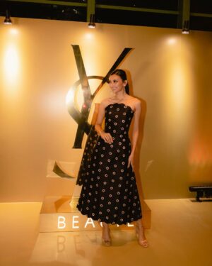 Adinda Cresheilla Instagram - Thank you for the opulent dinner @yslbeauty❤️

Styled by @revashion 
Makeup hairdo by @herdanaprill 

 #YSLBeautyID #YSLEid