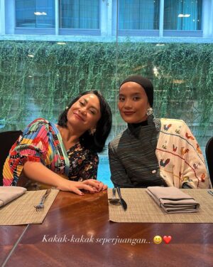 Adinda Cresheilla Instagram - Entering the last day of Ramadhan.. how fast time flies🕊️ Doaku hari ini ngga neko-neko, semoga Ramadhan mendatang masih dipertemukan dgn orang-orang baik ini kembali❤️

Bersyukur sekali tahun ini dapet banyak berkah Ramadhan yang tak terduga. God’s plans are indeed way better than ours. Wish you’re spending your Ramadhan with the loved ones too!

Mohon maaf lahir batin🤗 Sudah siap lebaran?