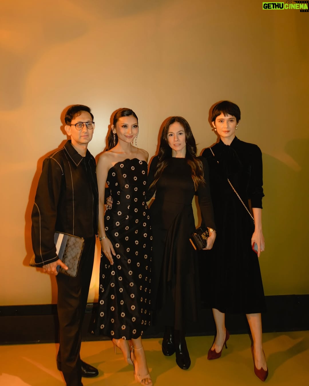 Adinda Cresheilla - 3 Likes - Thank you for the opulent dinner @yslbeauty❤️
Styled by @revashion
Makeup hairdo by @herdanaprill
#YSLBeautyID #YSLEid
