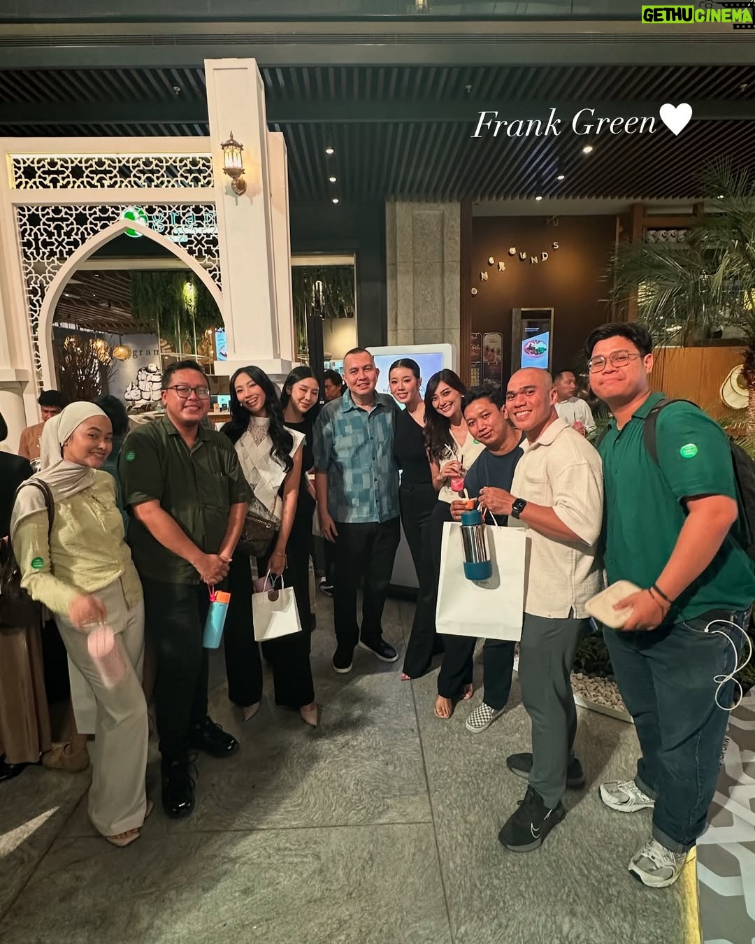 Adinda Cresheilla - 3 Likes - Entering the last day of Ramadhan.. how fast time flies🕊️ Doaku hari ini ngga neko-neko, semoga Ramadhan mendatang masih dipertemukan dgn orang-orang baik ini kembali❤️
Bersyukur sekali tahun ini dapet banyak berkah Ramadhan yang tak terduga. God’s plans are indeed way better than ours. Wish you’re spending your Ramadhan with the loved ones too!
Mohon maaf lahir batin🤗 Sudah siap lebaran?