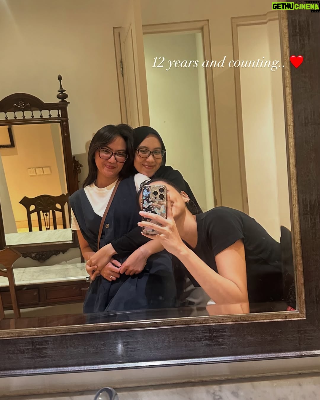 Adinda Cresheilla - 3 Likes - Entering the last day of Ramadhan.. how fast time flies🕊️ Doaku hari ini ngga neko-neko, semoga Ramadhan mendatang masih dipertemukan dgn orang-orang baik ini kembali❤️
Bersyukur sekali tahun ini dapet banyak berkah Ramadhan yang tak terduga. God’s plans are indeed way better than ours. Wish you’re spending your Ramadhan with the loved ones too!
Mohon maaf lahir batin🤗 Sudah siap lebaran?