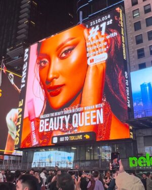 Adinda Cresheilla Instagram - MY FACE AT NY TIMES SQUARE OH MY GOOOOOSH😭🥹❤️‍🔥!!! Thank youuuu dearest @beautyqueenbymr @denymirrorcle @elbiefajarroby @revashion @anjani_kusuma @angkasamega @putri_k_wardani209 🙏🏼❤️

#GlossMyWay