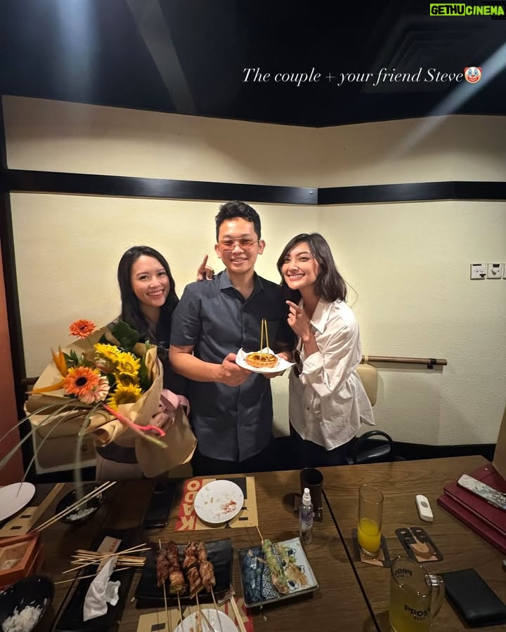 Adinda Cresheilla - 3 Likes - Entering the last day of Ramadhan.. how fast time flies🕊️ Doaku hari ini ngga neko-neko, semoga Ramadhan mendatang masih dipertemukan dgn orang-orang baik ini kembali❤️
Bersyukur sekali tahun ini dapet banyak berkah Ramadhan yang tak terduga. God’s plans are indeed way better than ours. Wish you’re spending your Ramadhan with the loved ones too!
Mohon maaf lahir batin🤗 Sudah siap lebaran?