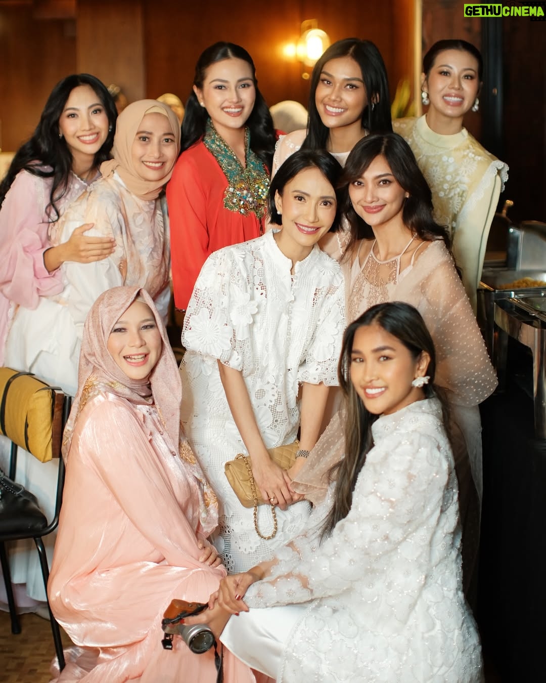 Adinda Cresheilla - 3 Likes - Some unposted pics from our gathering last Monday. Semoga tahun depan makin lengkap, makin banyak silahturahmi, makin banyak kolaborasi. Bersyukur bisa jadi bagian dari figur-figur inspiratif ini🤗
All pics were taken by ka @noy.tarmadhirta
Location: @pennjakarta