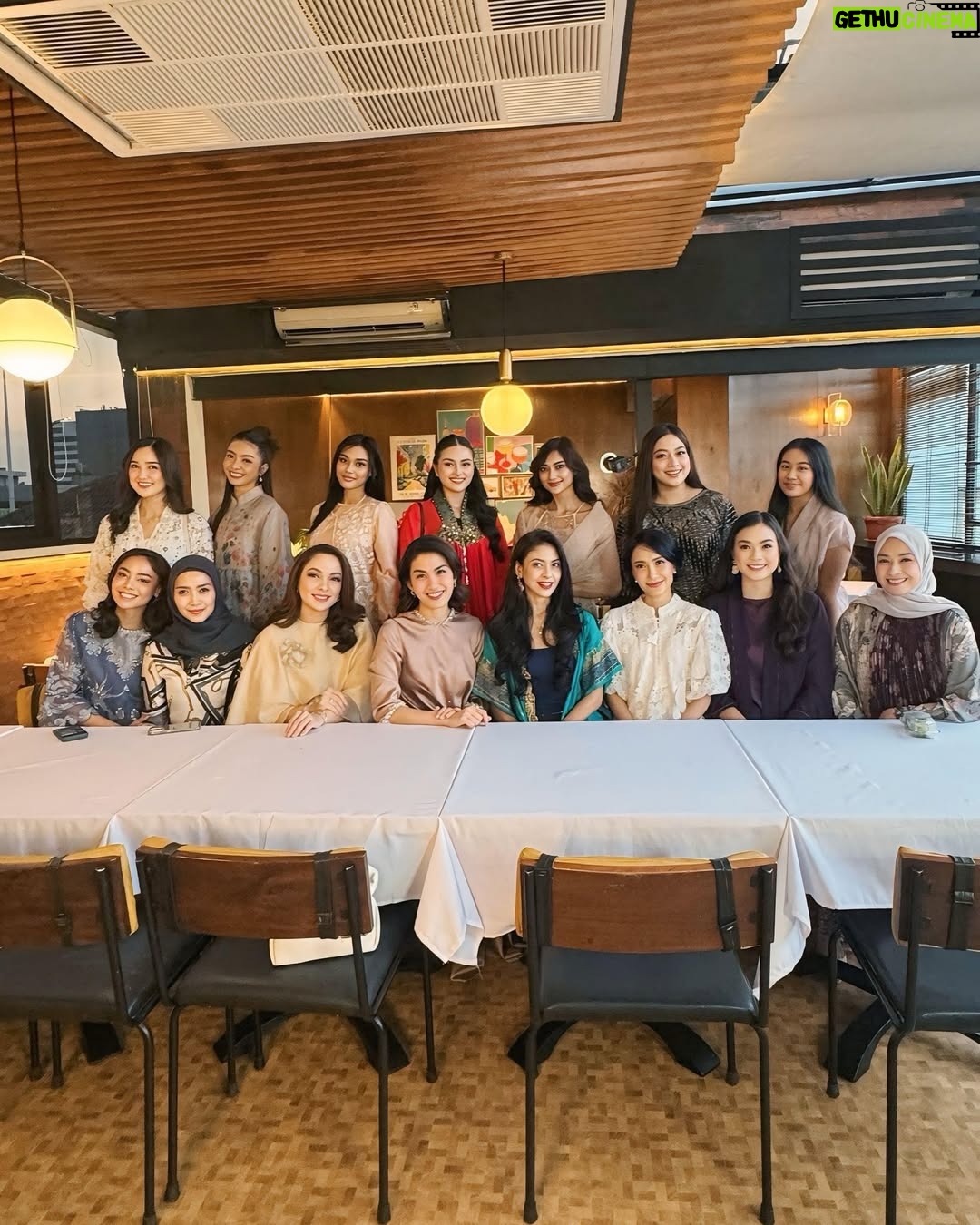 Adinda Cresheilla - 3 Likes - Some unposted pics from our gathering last Monday. Semoga tahun depan makin lengkap, makin banyak silahturahmi, makin banyak kolaborasi. Bersyukur bisa jadi bagian dari figur-figur inspiratif ini🤗
All pics were taken by ka @noy.tarmadhirta
Location: @pennjakarta