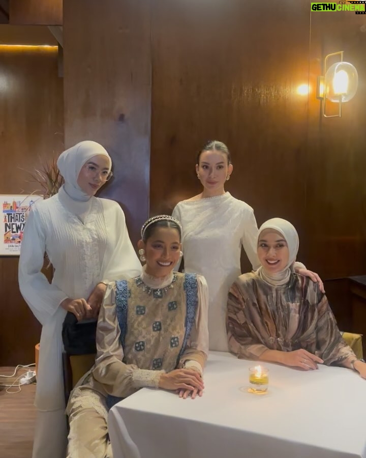 Adinda Cresheilla - 3 Likes - Some unposted pics from our gathering last Monday. Semoga tahun depan makin lengkap, makin banyak silahturahmi, makin banyak kolaborasi. Bersyukur bisa jadi bagian dari figur-figur inspiratif ini🤗
All pics were taken by ka @noy.tarmadhirta
Location: @pennjakarta