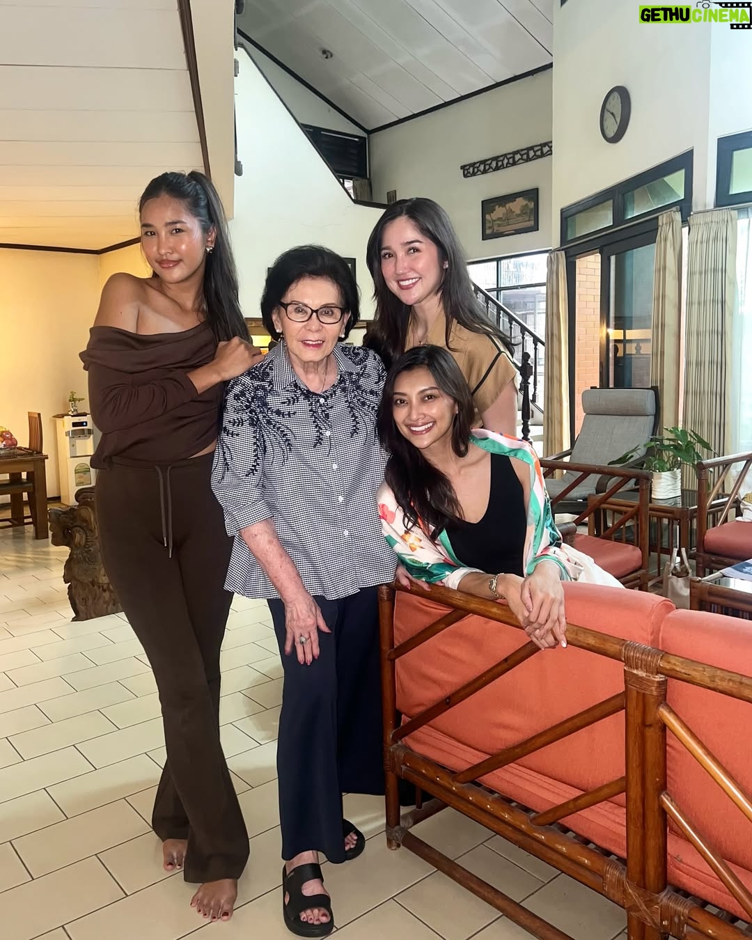 Adinda Cresheilla - 3 Likes - Entering the last day of Ramadhan.. how fast time flies🕊️ Doaku hari ini ngga neko-neko, semoga Ramadhan mendatang masih dipertemukan dgn orang-orang baik ini kembali❤️
Bersyukur sekali tahun ini dapet banyak berkah Ramadhan yang tak terduga. God’s plans are indeed way better than ours. Wish you’re spending your Ramadhan with the loved ones too!
Mohon maaf lahir batin🤗 Sudah siap lebaran?