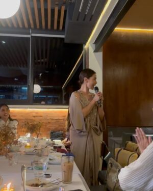 Adinda Cresheilla Instagram - Some unposted pics from our gathering last Monday. Semoga tahun depan makin lengkap, makin banyak silahturahmi, makin banyak kolaborasi. Bersyukur bisa jadi bagian dari figur-figur inspiratif ini🤗

All pics were taken by ka @noy.tarmadhirta 
Location: @pennjakarta