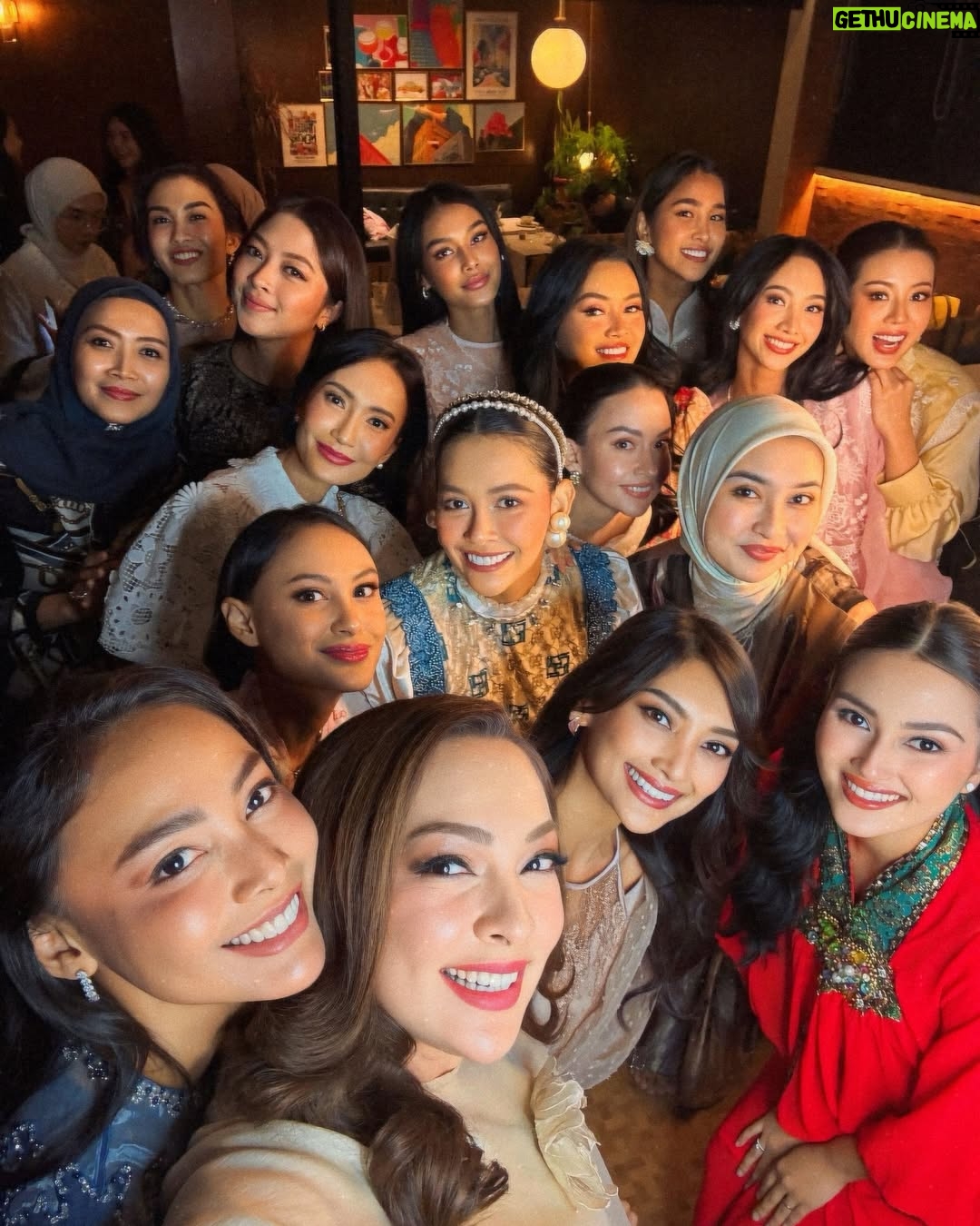 Adinda Cresheilla - 3 Likes - Some unposted pics from our gathering last Monday. Semoga tahun depan makin lengkap, makin banyak silahturahmi, makin banyak kolaborasi. Bersyukur bisa jadi bagian dari figur-figur inspiratif ini🤗
All pics were taken by ka @noy.tarmadhirta
Location: @pennjakarta