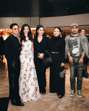 Adinda Cresheilla Instagram - @houseofharryhalim “FINALITY” Autumn Winter 2025 show. In love with the whole performance and the amazing ranges of Harry’s signature pieces. Truly one of a kind👏🏼

Wrapped in #HarryHalim gown❤️
——
Pictures captured by @snap.nuel @dzikrisukma @chaltonciptadi