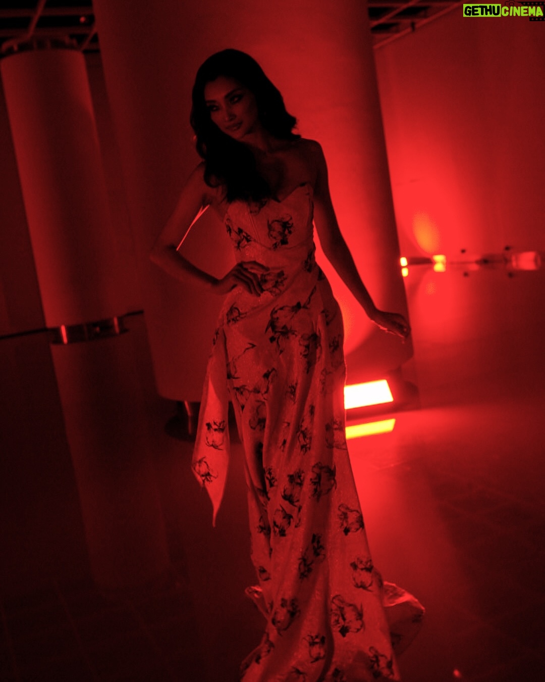 Adinda Cresheilla - 3 Likes - @houseofharryhalim “FINALITY” Autumn Winter 2025 show. In love with the whole performance and the amazing ranges of Harry’s signature pieces. Truly one of a kind👏🏼
Wrapped in #HarryHalim gown❤️
——
Pictures captured by @snap.nuel @dzikrisukma @chaltonciptadi