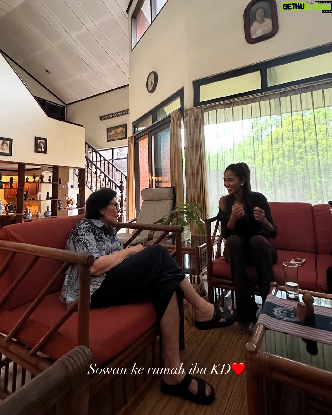Adinda Cresheilla - 3 Likes - Entering the last day of Ramadhan.. how fast time flies🕊️ Doaku hari ini ngga neko-neko, semoga Ramadhan mendatang masih dipertemukan dgn orang-orang baik ini kembali❤️
Bersyukur sekali tahun ini dapet banyak berkah Ramadhan yang tak terduga. God’s plans are indeed way better than ours. Wish you’re spending your Ramadhan with the loved ones too!
Mohon maaf lahir batin🤗 Sudah siap lebaran?