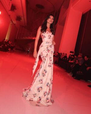 Adinda Cresheilla Instagram - @houseofharryhalim “FINALITY” Autumn Winter 2025 show. In love with the whole performance and the amazing ranges of Harry’s signature pieces. Truly one of a kind👏🏼

Wrapped in #HarryHalim gown❤️
——
Pictures captured by @snap.nuel @dzikrisukma @chaltonciptadi