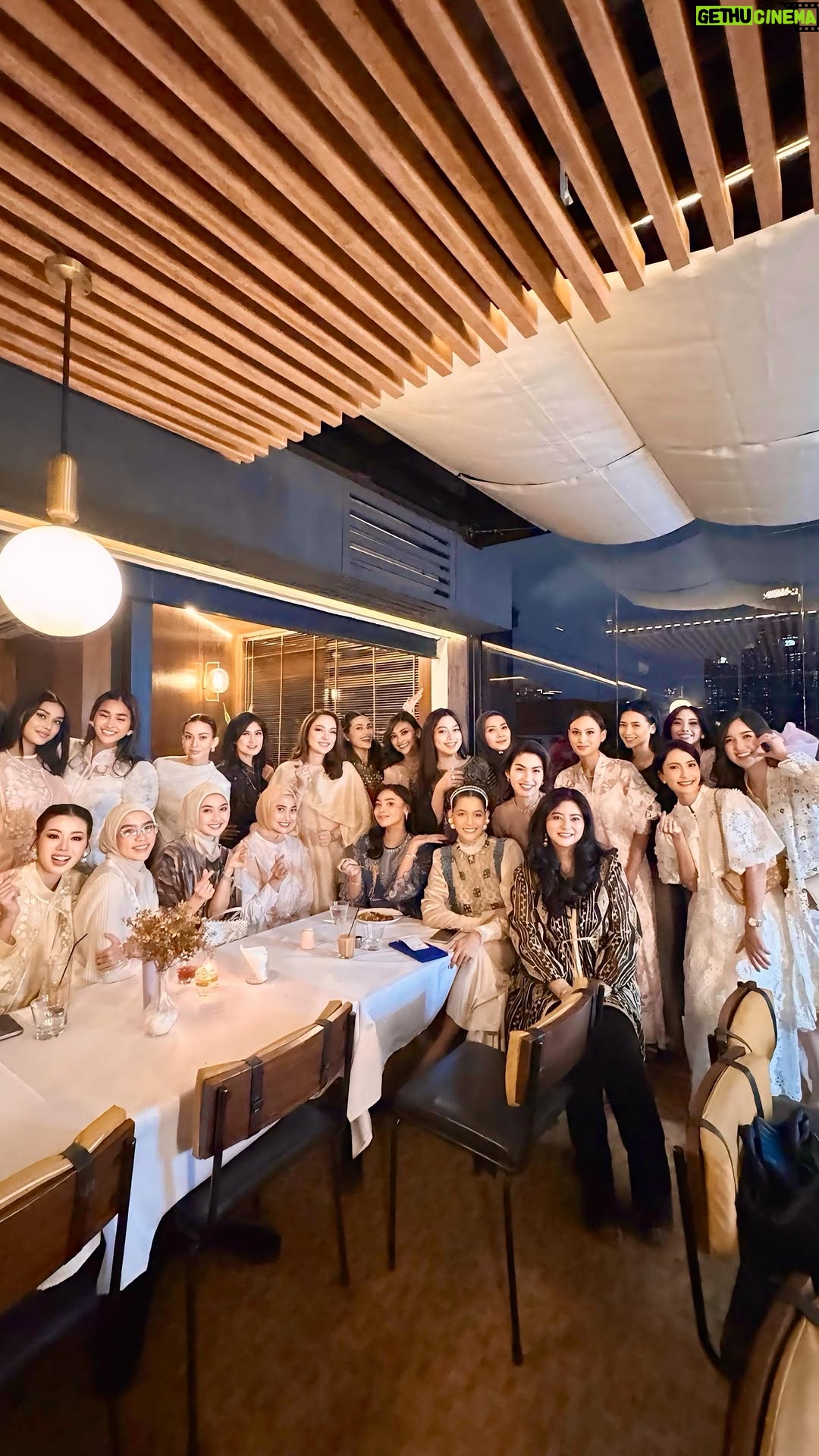 Adinda Cresheilla - 3 Likes - Serunya jumpa kakak-kakak dan adik-adik di Puteri Indonesia yang dengan hangat saling merangkul dan kedepannya berkolaborasi untuk memperkuat jejak langkahnya masing-masing. Grateful for this sisterhood❤️
@whulandary @reisabrotoasmoro @sophiekirana @dindacresheilla @artikasaridevi @bungajelitha66 @ayudiandrasari @andinatassya @yudithdenn @alessandrausman @karinadila8921 @dearizkita
@melatitedja @harashta @kevinlln @situngkirwilda @fiza_id
@corysandioriva @farhanariswari @putrifiyonda_
📍 @pennjakarta
#PuteriIndonesia