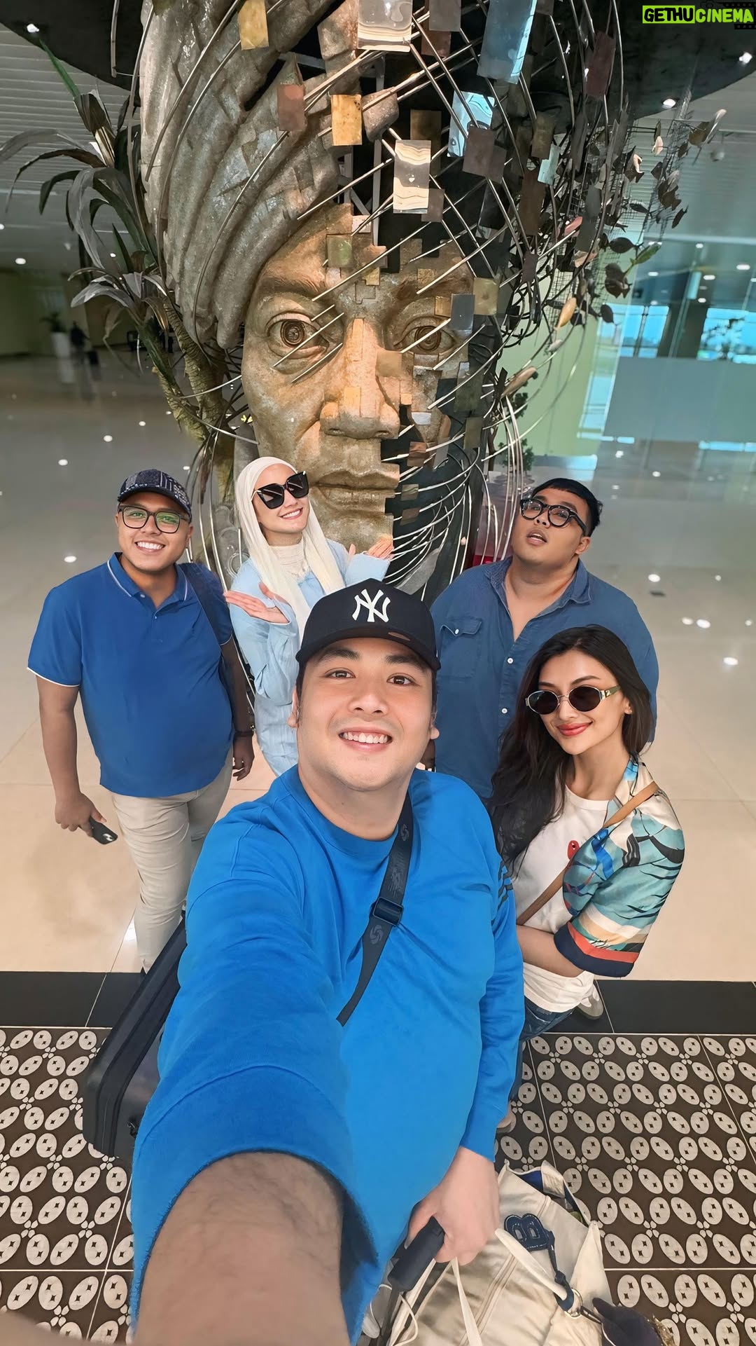 Adinda Cresheilla - 674 Likes - End-of-year trip to recollect all the blessings and challenges that each of us went through in 2024. Thank you Jogja! Where to next?🇨🇭👀
@ayumaulida97
@bambimbumbembom
@dindacresheilla
@erik.akmal
@januarcees
#blessings #bersyukur #lyfe #enjoy #happy #senang #gembira #bahagia #sukasuka #cinta #sayang #Together #ThanksGod #bersama #liburan #vacation