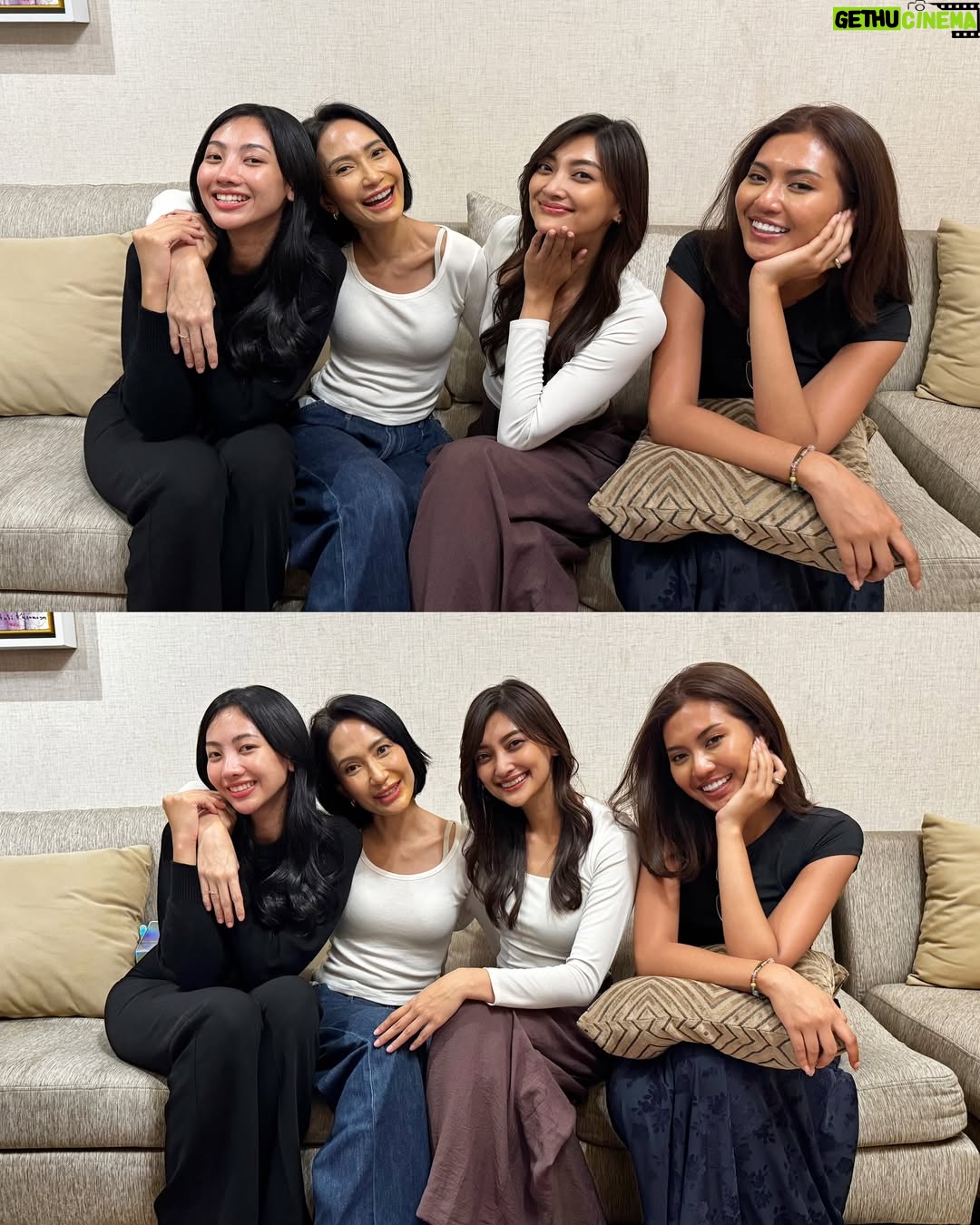 Adinda Cresheilla - 3 Likes - Rumah Sawo dan kenangan indahnya..🌹
Mungkin belum banyak yang paham kalau dulu aku selalu merasa dirayakan sewaktu ada ibu. Dengan segala caranya membuatku merasa dicintai, cukup dan utuh di hari ulang tahunku. Thank you for making me feel loved @artikasaridevi @baimguitar @zoeibrahim_ @erik.akmal @bambimbumbembom @just_yhendi @sophiekirana @tatajuliastrid ❤️