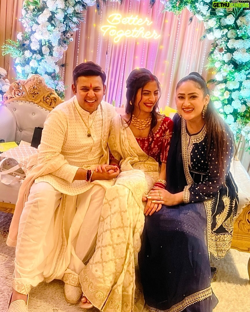Aditi Sajwan - 185.3K Likes - Dev ❤️ Aarti Ki Shaadi ✨✨✨

#reception #devaarti #teambaalveer #memories