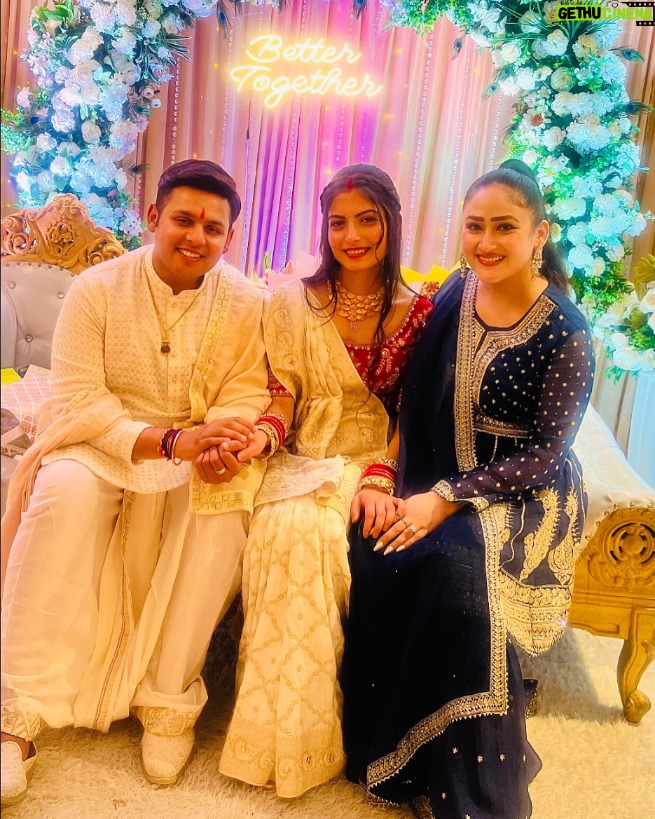 Aditi Sajwan - 185.3K Likes - Dev ❤️ Aarti Ki Shaadi ✨✨✨

#reception #devaarti #teambaalveer #memories