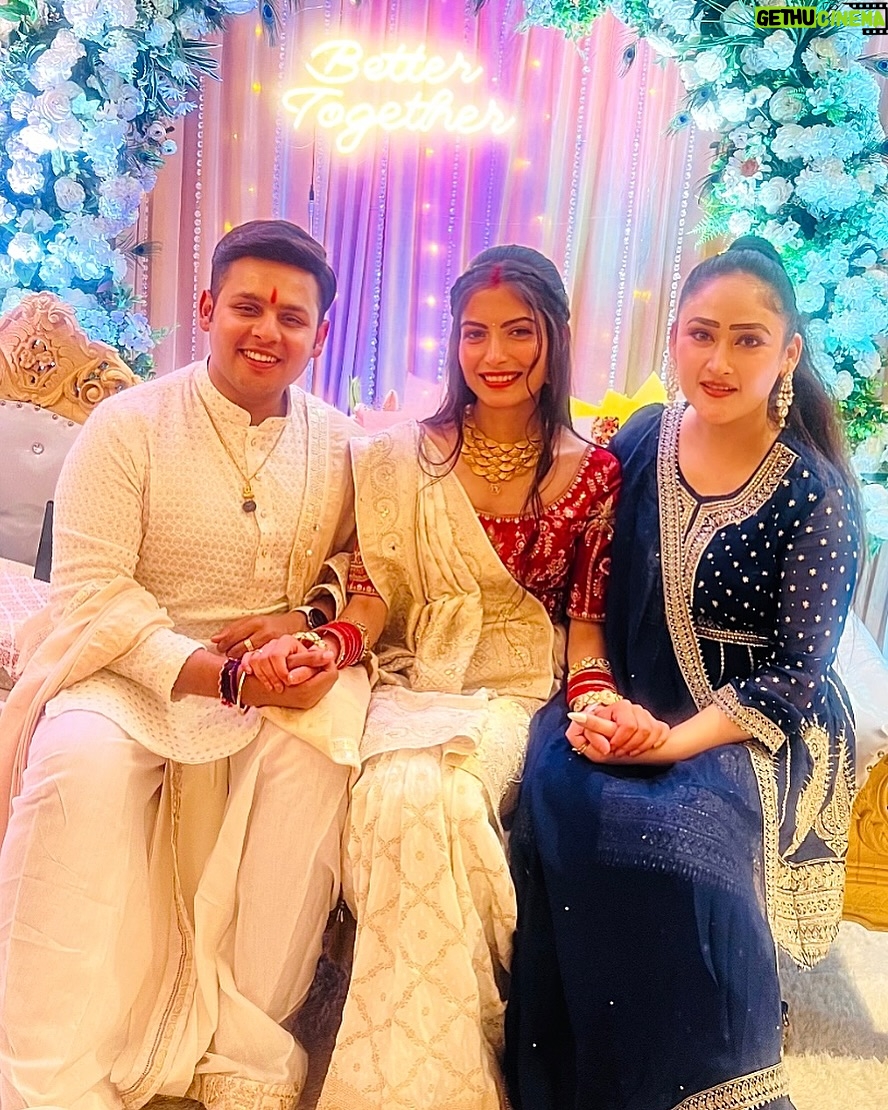 Aditi Sajwan - 185.3K Likes - Dev ❤️ Aarti Ki Shaadi ✨✨✨

#reception #devaarti #teambaalveer #memories