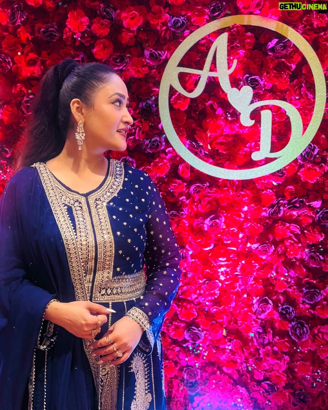 Aditi Sajwan - 185.3K Likes - Dev ❤️ Aarti Ki Shaadi ✨✨✨

#reception #devaarti #teambaalveer #memories