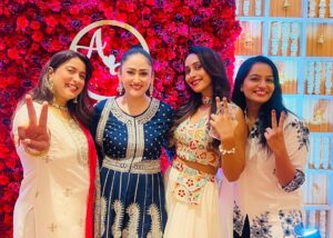 Aditi Sajwan Instagram - Dev ❤️ Aarti Ki Shaadi ✨✨✨

#reception #devaarti #teambaalveer #memories
