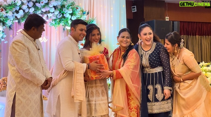 Aditi Sajwan - 185.3K Likes - Dev ❤️ Aarti Ki Shaadi ✨✨✨

#reception #devaarti #teambaalveer #memories