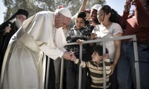 Adjoa Andoh Instagram - RIP Pope Francis ♥️ Within the constraints of his tradition, manifestly compassionate and standing with the marginalised. What a loss.🙏🏾