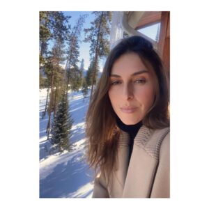 Adriana Arboleda Instagram - Siempre recordare este viaje con todos sus matices...❄️🎿🦠😷🕺🏼❤️ Pasamos FELICES!!
